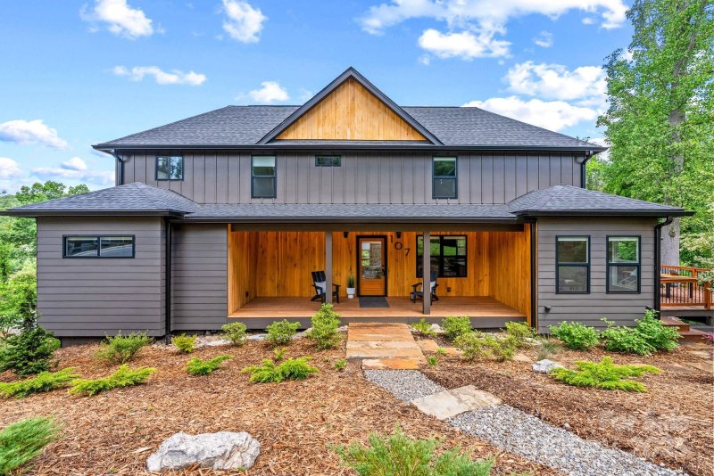 Property image 2 at 107 Beautyberry Drive, Asheville, NC 28801
