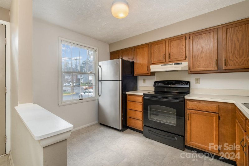 Property image 3 at 9432 Lexington Circle, Charlotte, NC 28213