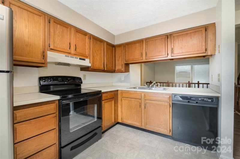 Property image 5 at 9432 Lexington Circle, Charlotte, NC 28213