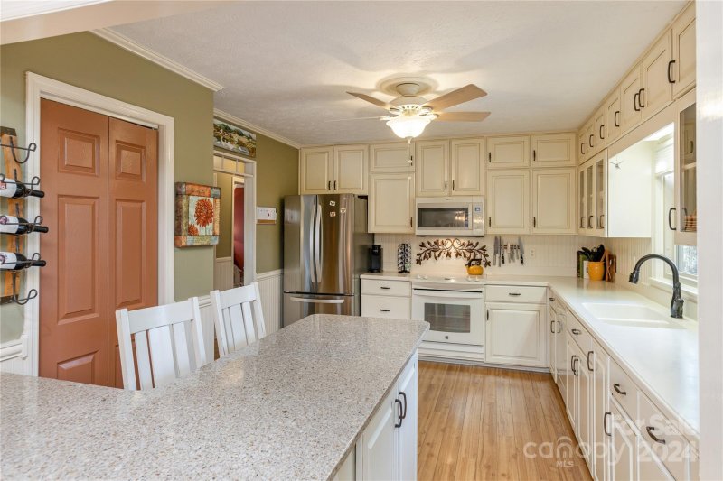 Property image 5 at 11 Cardinal Drive, Brevard, NC 28712