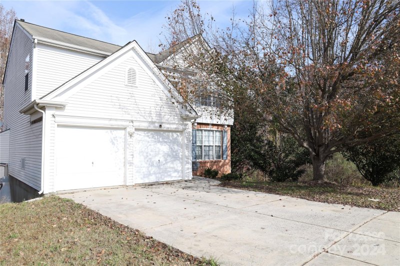 Property image 2 at 2739 Old Ironside Drive, Charlotte, NC 28213