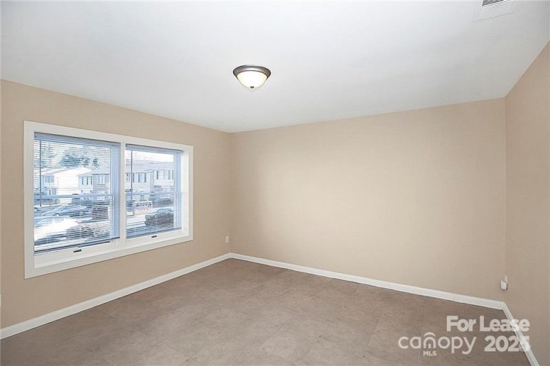 Property image 3 at 9464 Lexington Circle, Charlotte, NC 28213