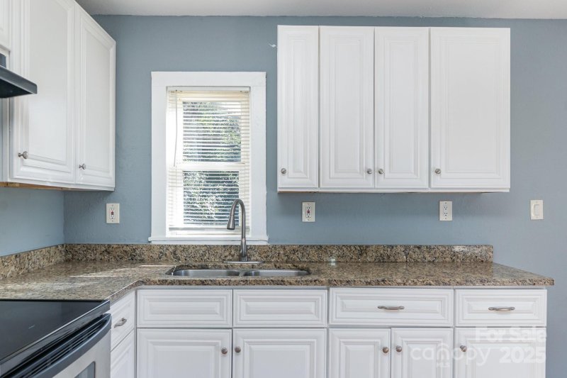 Property image 2 at 2630 Druid Hills Way, Charlotte, NC 28206