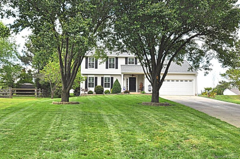 Property image 2 at 118 Parklake Drive, Pineville, NC 28134