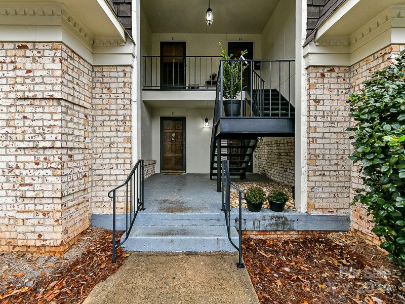 Property image 3 at 1708 Roxborough Road, Charlotte, NC 28211