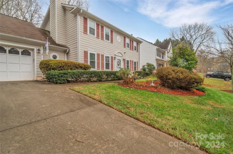 Property image 2 at 6918 Loretta Place, Charlotte, NC 28215