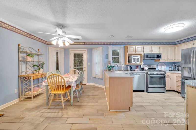 Property image 4 at 6918 Loretta Place, Charlotte, NC 28215