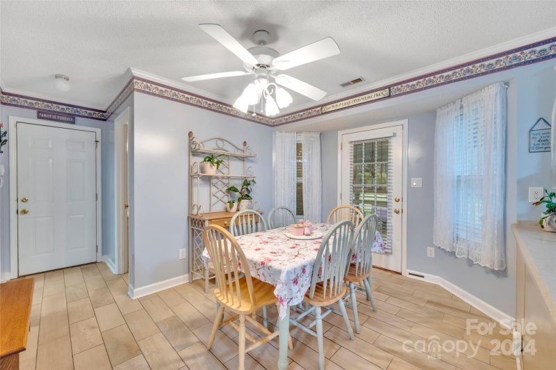 Property image 5 at 6918 Loretta Place, Charlotte, NC 28215