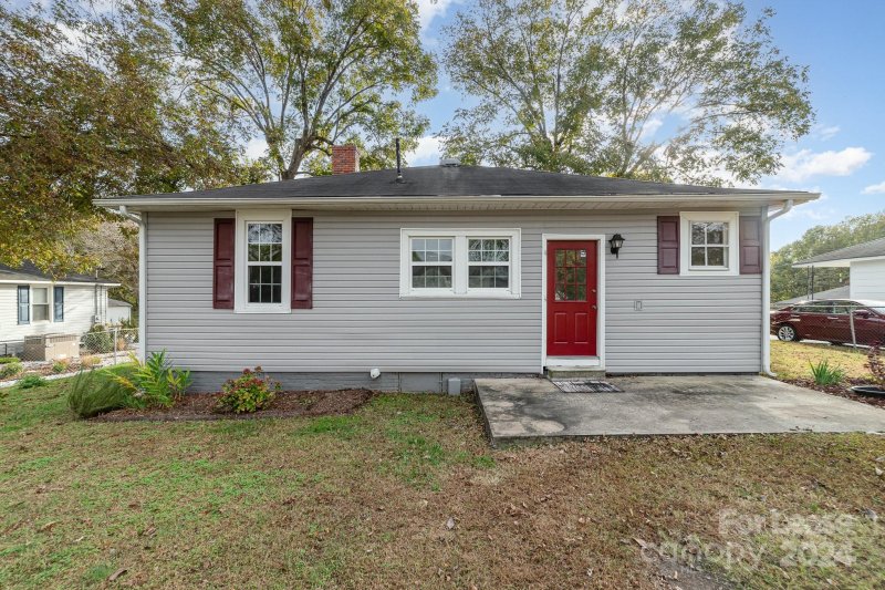 Property image 3 at 2452 Milton Avenue, Gastonia, NC 28052