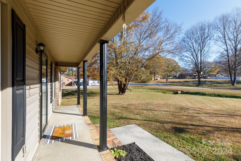 Property image 2 at 2438 Meadow Plaza Drive, Lancaster, SC 29720