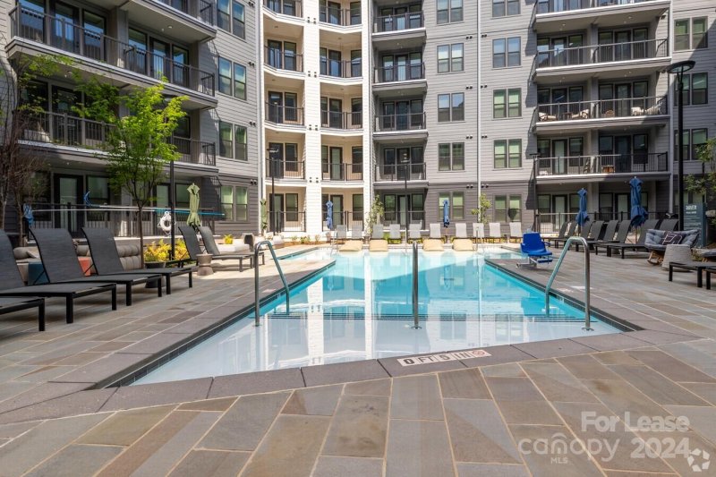 Property image 2 of 536 W Tremont Avenue in South End, Charlotte, NC 28203