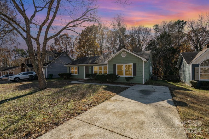 Property image 2 at 7208 Rockwood Forest Lane, Charlotte, NC 28212