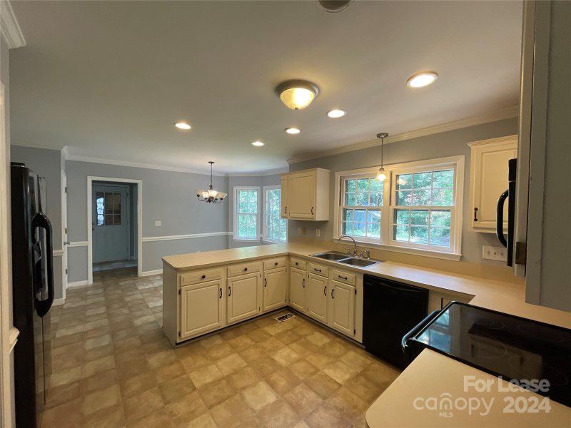 Property image 3 at 6825 Charette Court, Charlotte, NC 28215