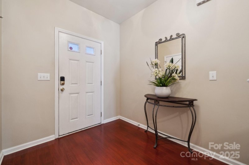 Property image 3 at 7122 Abbotts Glen Drive, Charlotte, NC 28212