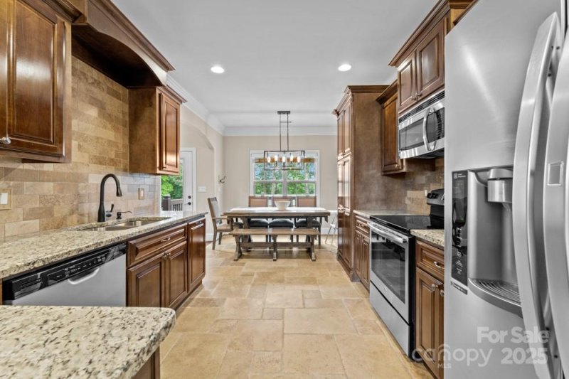 Property image 3 at 1490 Kensington Park Court, Hickory, NC 28602