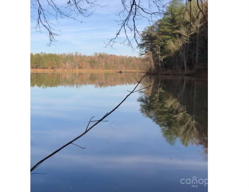 Property image 4 of 584 E Settings Boulevard in Lake Rhodhiss Estates, Valdese, NC 28690