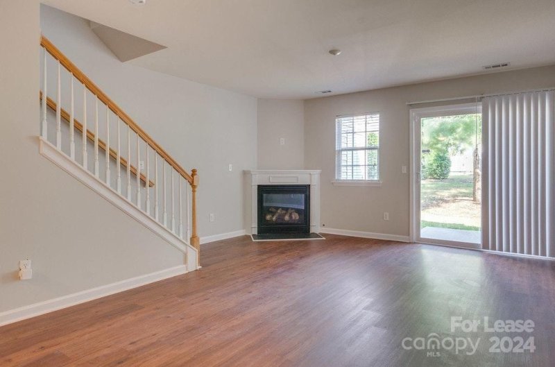 Property image 4 at 3577 Draycott Avenue, Charlotte, NC 28213