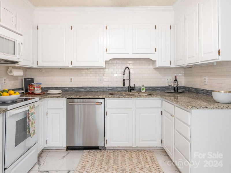 Property image 4 at 6833 Charette Court, Charlotte, NC 28215