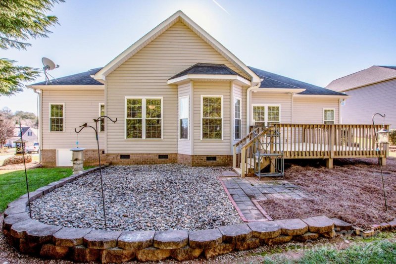 Property image 4 of 131 Quail Haven Drive in Quail Hollow, Troutman, NC 28166