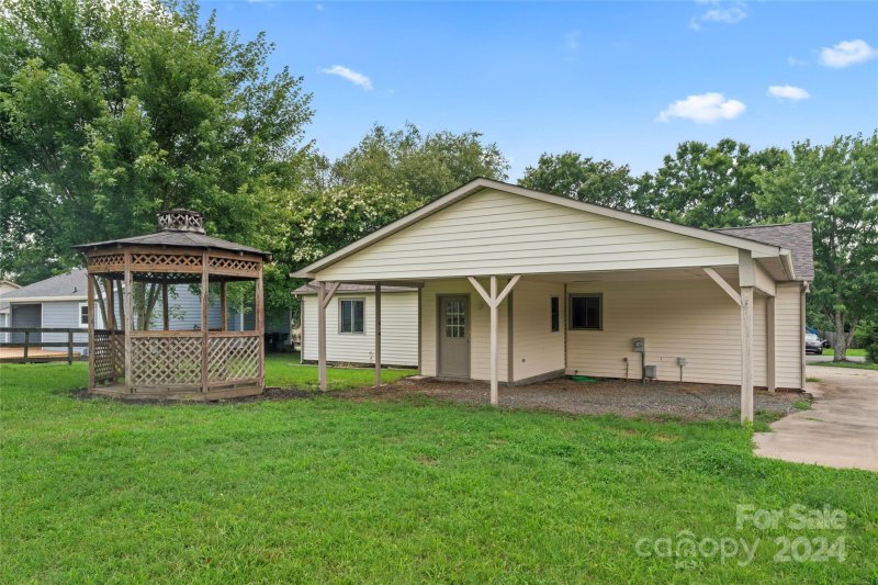 Property image 3 at 3249 Farm Lake Drive, Concord, NC 28027