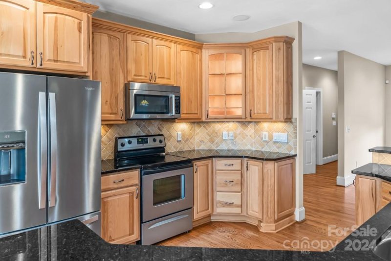 Property image 2 at 815 Players Ridge Road, Hickory, NC 28601