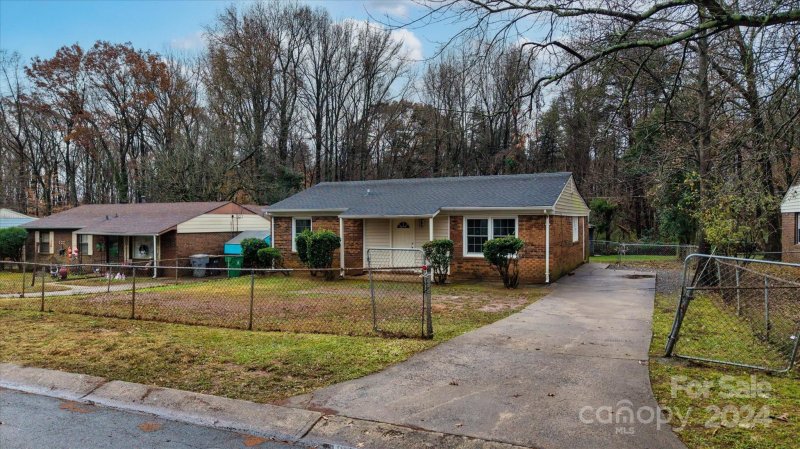 Property image 4 at 733 Milan Road, Charlotte, NC 28216