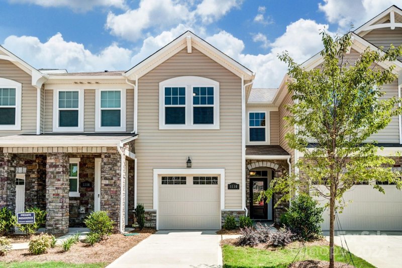 14906 Tamarack Drive
