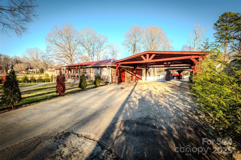 Property image 4 at 152 Woodlynn Drive, Charlotte, NC 28214