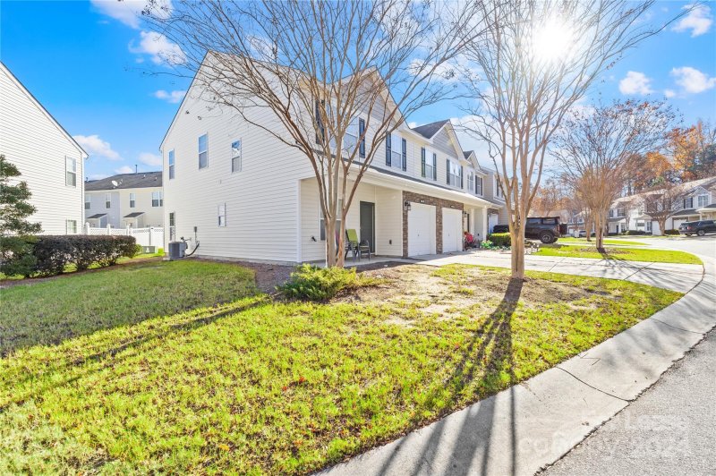 Property image 2 at 14024 Singleleaf Lane, Charlotte, NC 28278