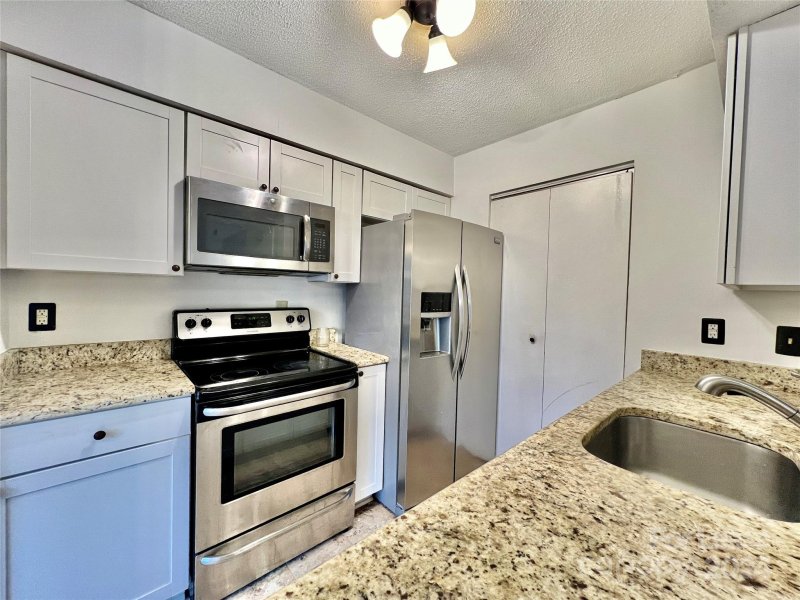 Property image 2 at 11050 Cedar View Road, Charlotte, NC 28226