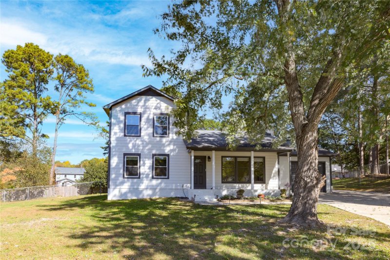 Property image 2 at 2400 Caswell Court, Gastonia, NC 28054