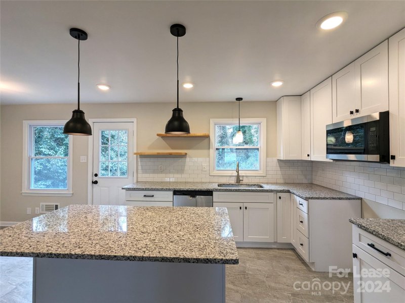 Property image 5 at 1515 Chelveston Drive, Charlotte, NC 28208