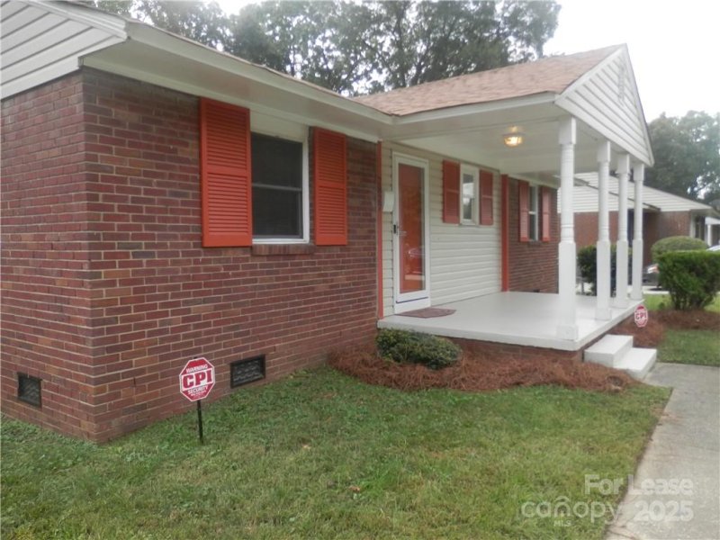 Property image 2 at 2827 Burbank Drive, Charlotte, NC 28216