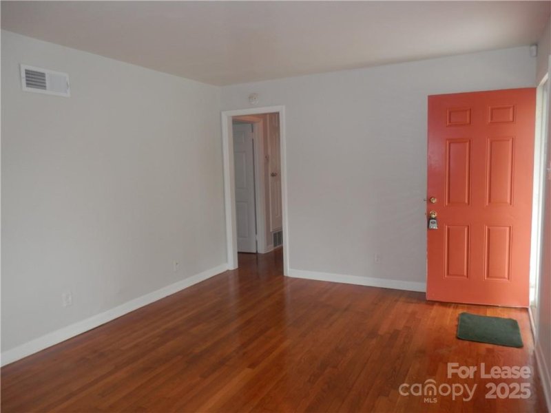 Property image 3 at 2827 Burbank Drive, Charlotte, NC 28216