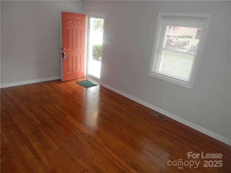 Property image 4 at 2827 Burbank Drive, Charlotte, NC 28216