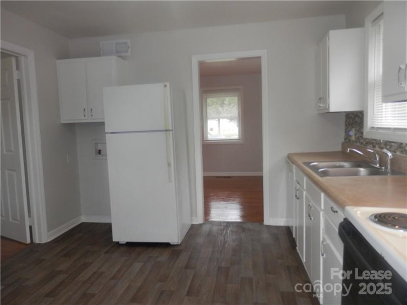 Property image 5 at 2827 Burbank Drive, Charlotte, NC 28216