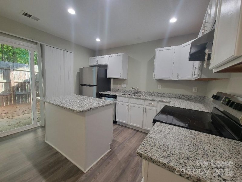 Property image 3 at 7505 Petrea Lane, Charlotte, NC 28227