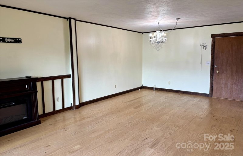 Property image 4 of 427 6th Avenue in Holly Crest, Hendersonville, NC 28739