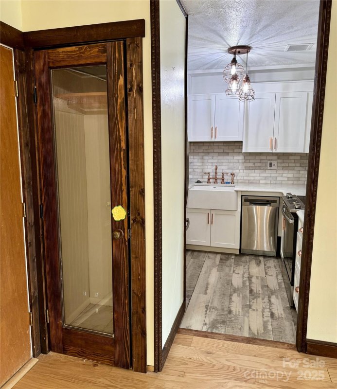 Property image 5 of 427 6th Avenue in Holly Crest, Hendersonville, NC 28739