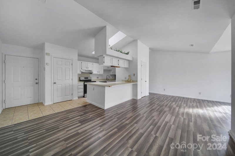 Property image 4 at 6270 Rosecroft Drive, Charlotte, NC 28215