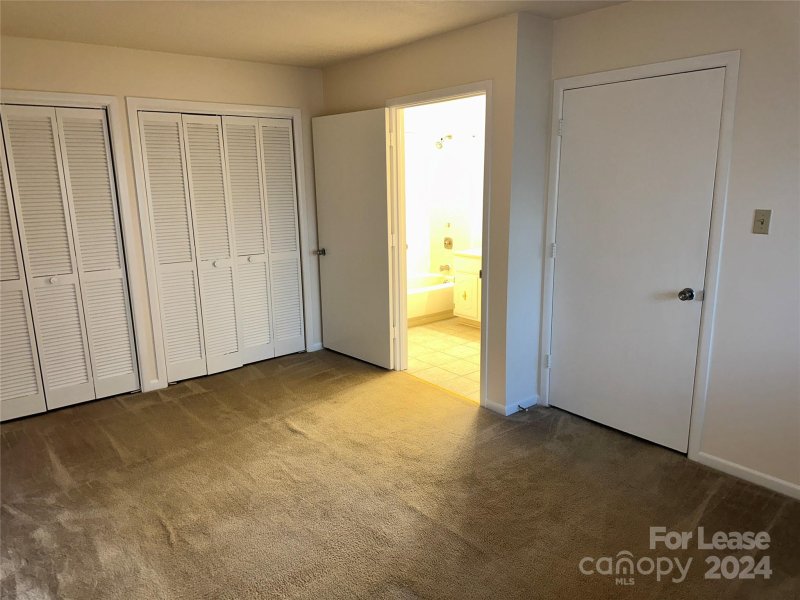 Property image 4 of 6121 Heathstone Lane in Heathstead, Charlotte, NC 28210