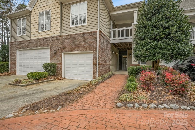 8905 Rosalyn Glen Road