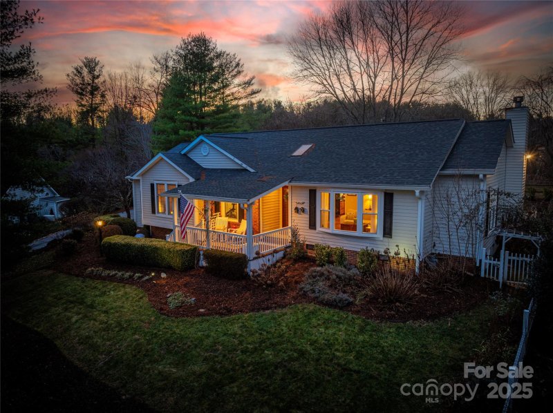 Property image 2 at 5 Old Applewood Lane, Hendersonville, NC 28739