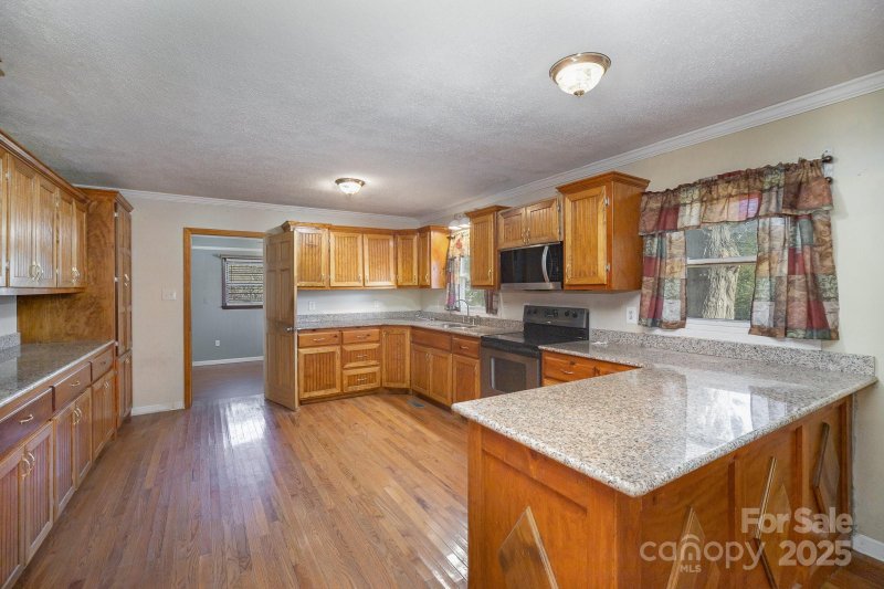 Property image 3 at 632 Armstrong Park Road, Gastonia, NC 28054