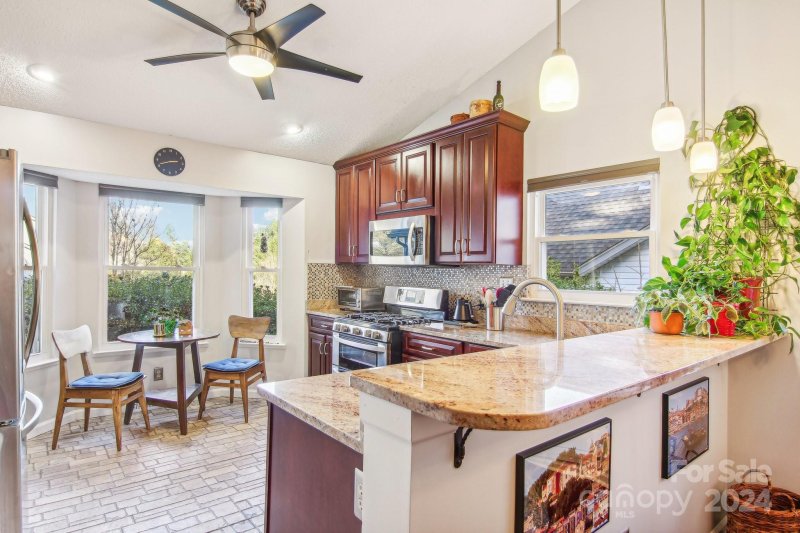 Property image 4 at 115 Cimarron Drive, Asheville, NC 28803