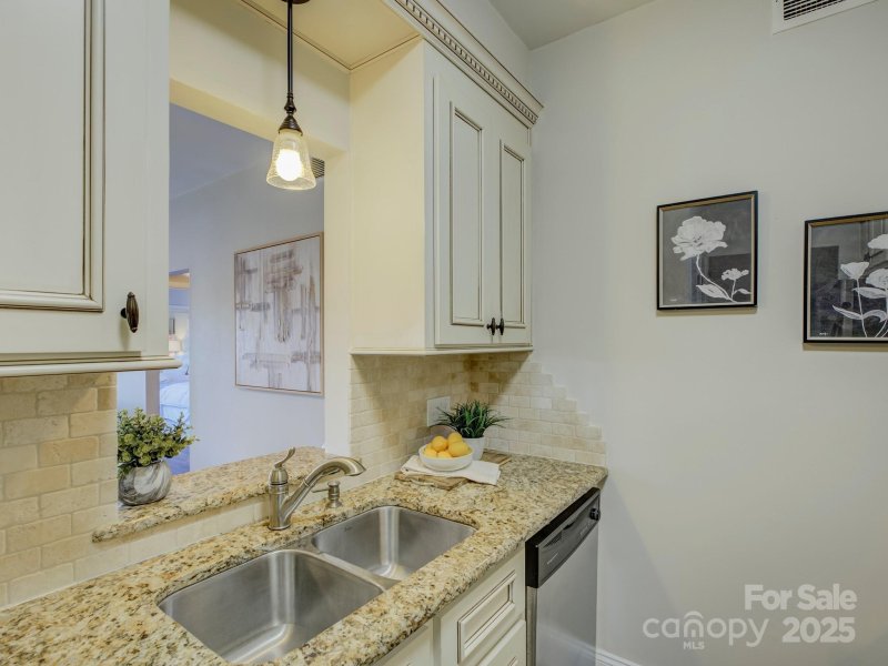 Property image 3 of 224 Poplar Street in Fourth Ward, Charlotte, NC 28202