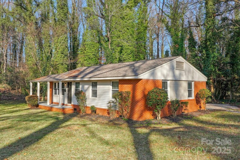 Property image 3 at 2016 Norwich Place, Charlotte, NC 28208