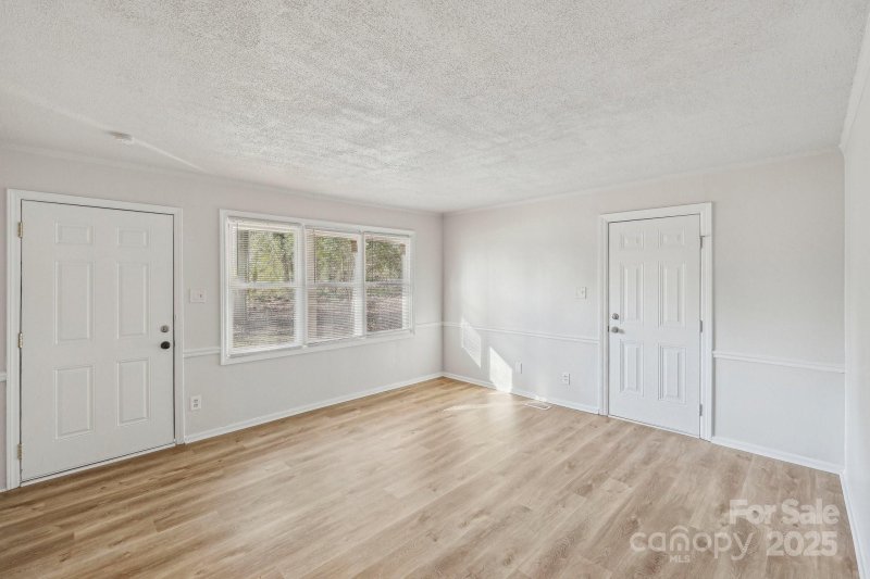 Property image 4 at 2016 Norwich Place, Charlotte, NC 28208