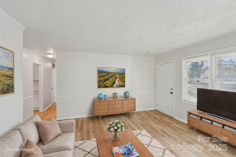 Property image 5 at 2016 Norwich Place, Charlotte, NC 28208