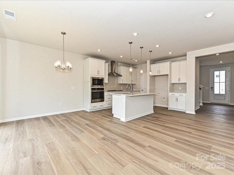 Property image 3 at 8022 Franklin Trail Street, Mint Hill, NC 28227